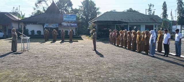 Apel Pagi Pegawai Kantor Kecamatan Leksono